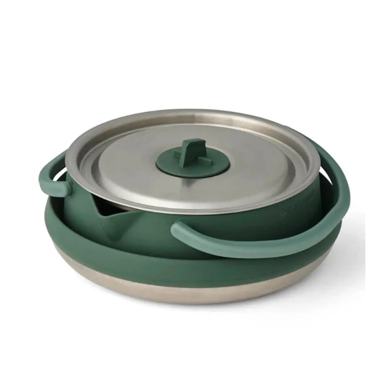 Innovative design enables the kettle to collapse down to 63mm tall for storage or expand to a full-function 1.6L kettle