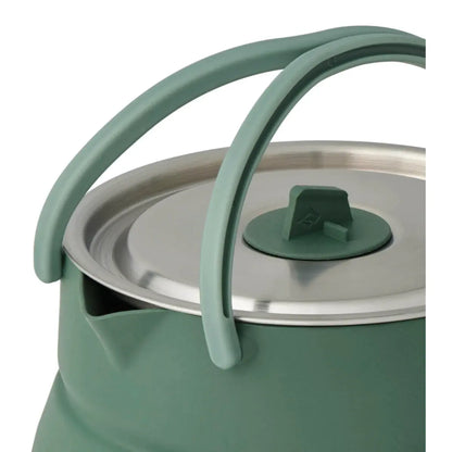 Lid features an easy to hold grip and a silicone rubber LidKeep to conveniently clip the lid to the rim of the kettle