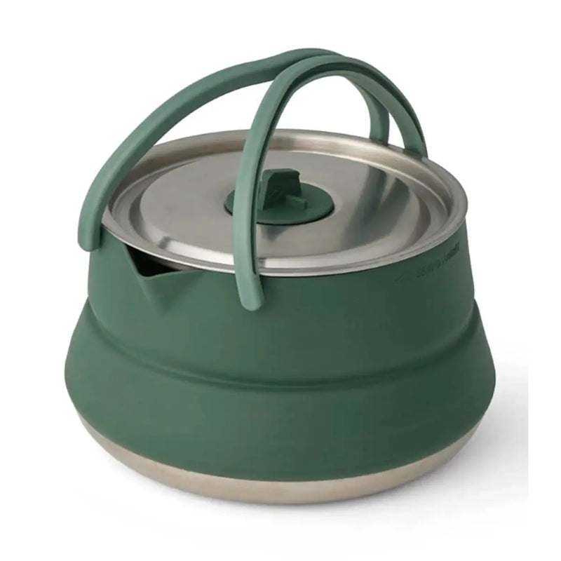 Lid features an easy to hold grip and a silicone rubber LidKeep to conveniently clip the lid to the rim of the kettle