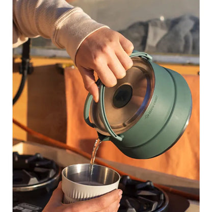 Ample 1.6L capacity to server two or more people