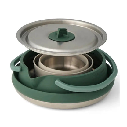 Innovative design enables the kettle to collapse down to 63mm tall for storage or expand to a full-function 1.6L kettle