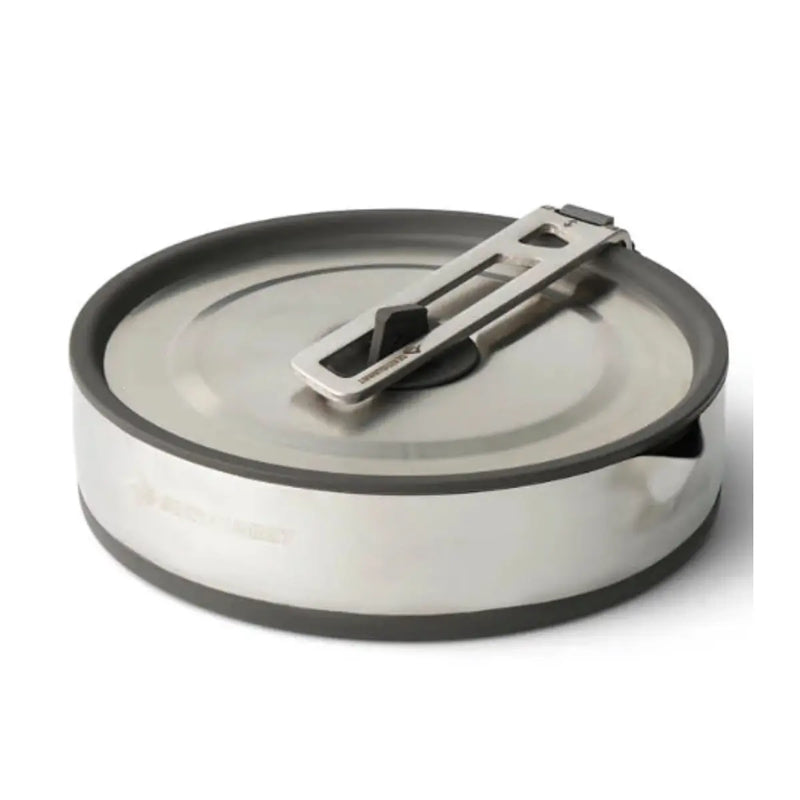 Collapsible for easy storage, stainless steel for durability, induction capable for cooking flexibility and three-ply base for even temperature control