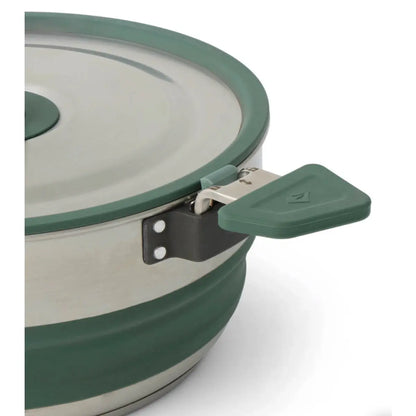 Dual Click-Safe handles allow you to securely hold, carry or pour from the pot, and can be reversed to secure the lid/contents for transport