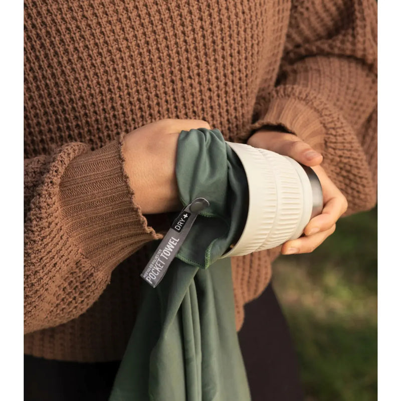 Mugs feature Cool-Grip fins moulded into the sidewalls so you can comfortably hold hot or cold beverages