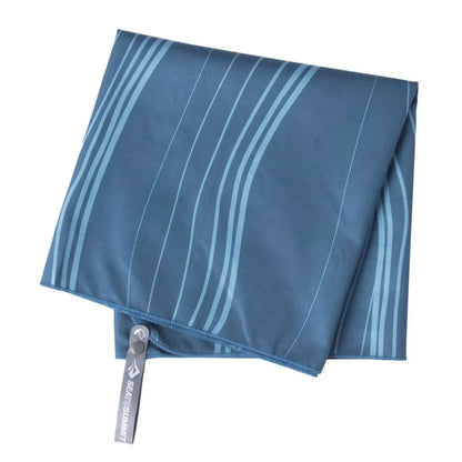 Remarkably absorbent and fast drying towel