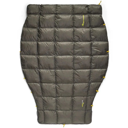 Opens flat to be used like a quilt