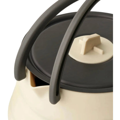 The wide rim makes the Kettle an ideal small cookpot as well