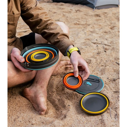 Hard anodized aluminium base and lid with easy-to-hold silicone rubber lid grip: functional and ergonomic