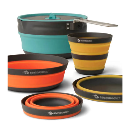 es:  Includes a collapsible 2.2L Pot, 2x collapsible medium bowls and 2x collapsible cups