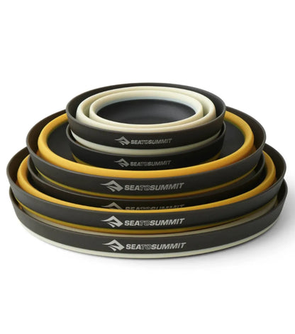 Includes: 2x Medium Bowls 2x Large Bowls 2x Cups – all collapsible and ultra lightweight