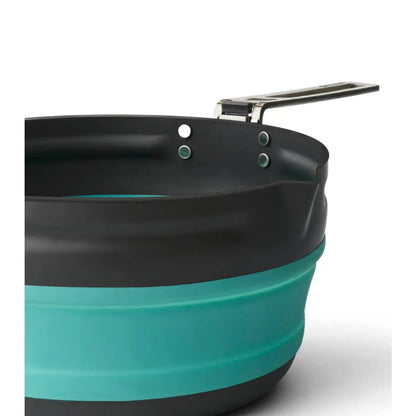 Hard-anodized aluminium alloy base spreads heat efficiently