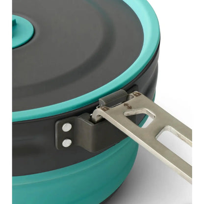 Click-Safe handle locks securely for use and holds the lid and contents for transport