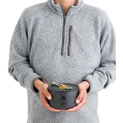 Hard-anodized aluminium alloy for excellent heat transfer