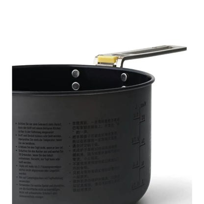 Hard-anodized aluminium alloy for excellent heat transfer and ceramic non-stick coating for easy cooking and clean-up