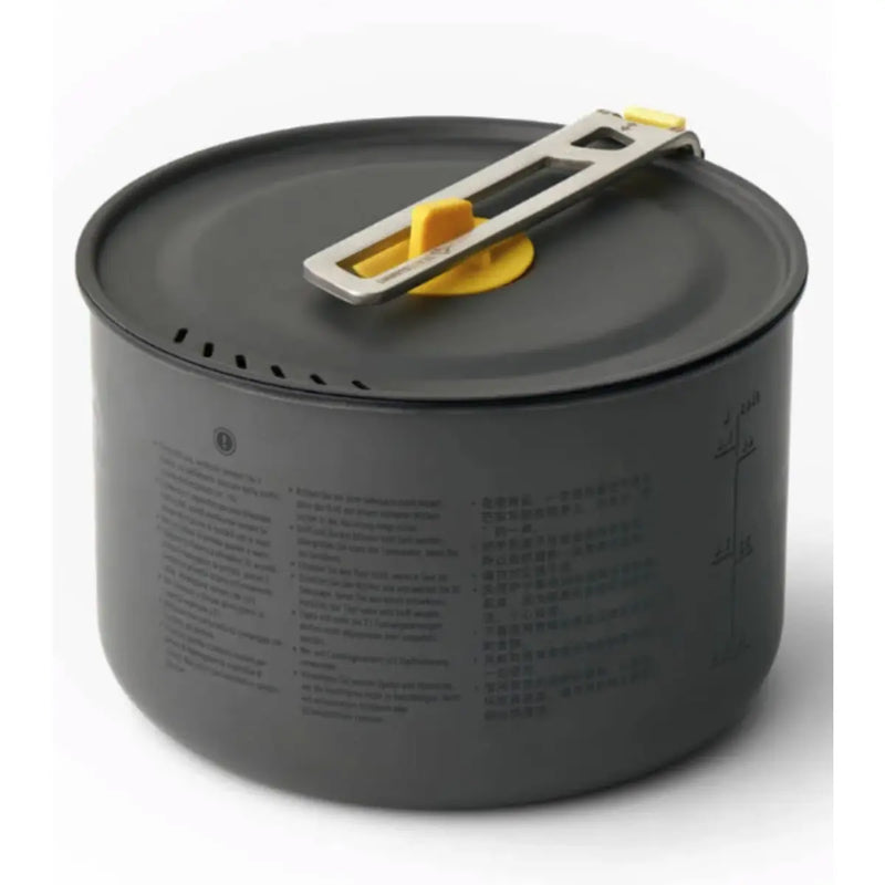 Removable Click-Safe handle allow secure handling and can be reversed to hold the lid and nesting contents in place for storage