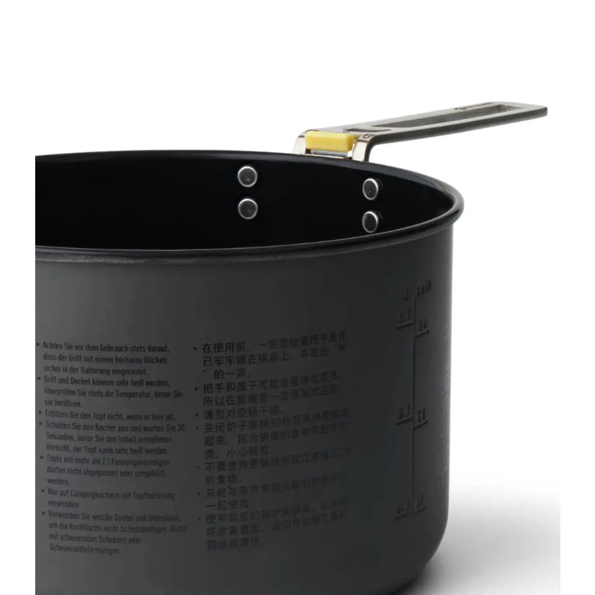 Large radius between base and sidewalls makes it easy to turn and flip food