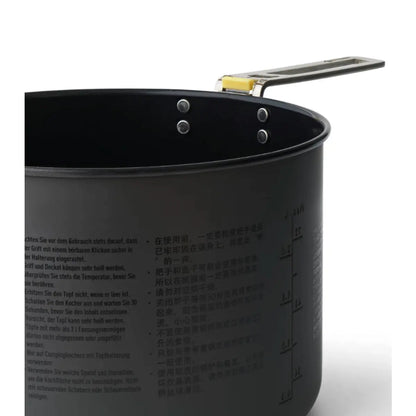 Large radius between base and sidewalls makes it easy to turn and flip food