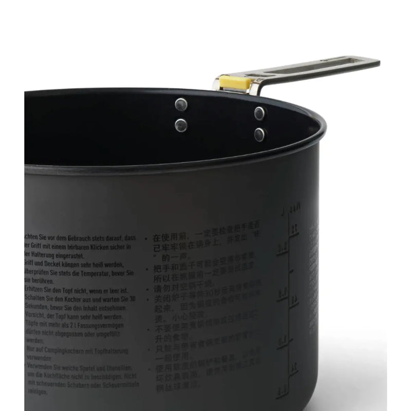 Large radius between base and sidewalls makes it easy to turn and flip food