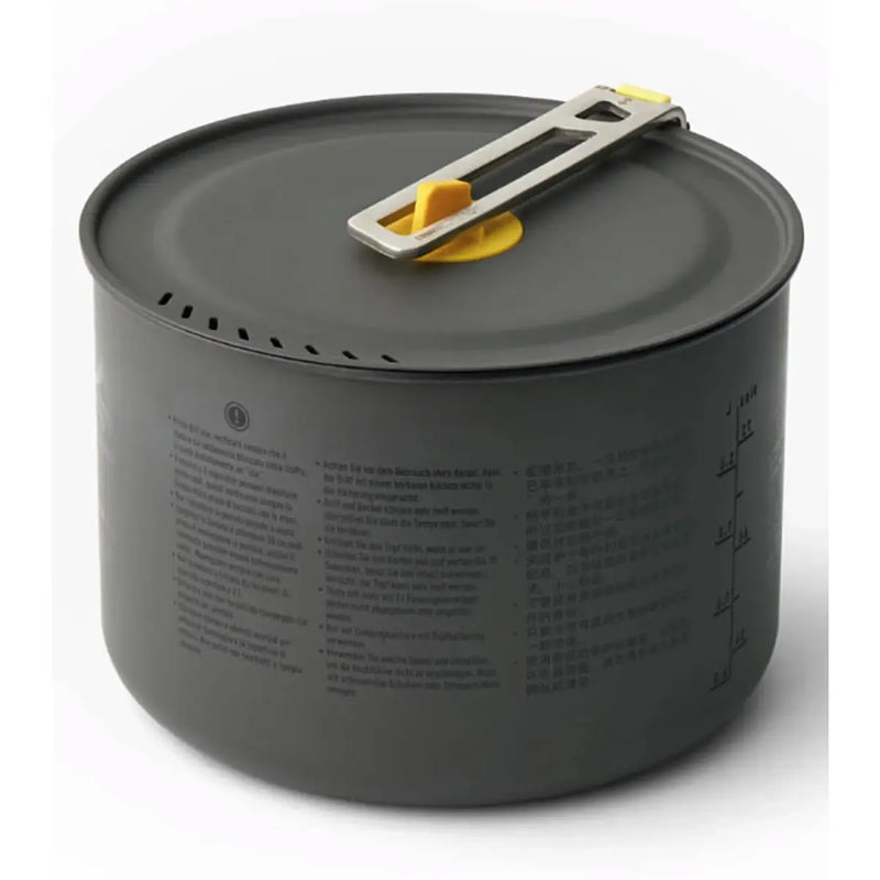 Removable Click-Safe handle allow secure handling and can be reversed to hold the lid and nesting contents in place for storage