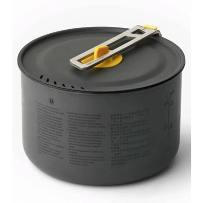 Removable Click-Safe handle allows secure handling and can be reversed to hold the lid and nesting contents in place for storage