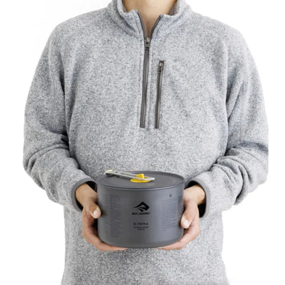 Removable Click-Safe handle allows secure handling and can be reversed to hold the lid and nesting contents in place for storage