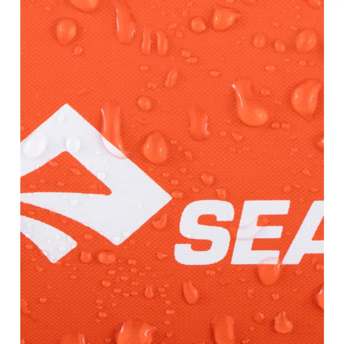 bluesign® APPROVED recycled 70D nylon fabric uses a PFC-free DWR finish