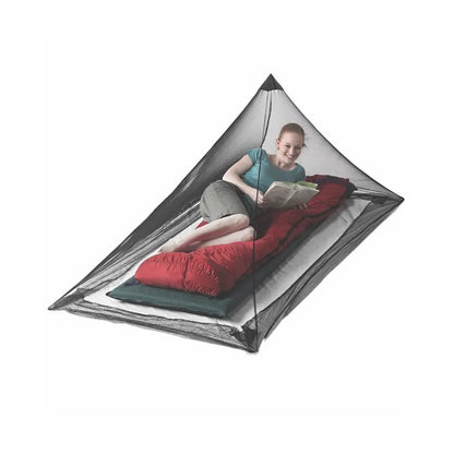 Mosquito Pyramid Net - Permethrin Treated - Single (Please note : Bedding for display purpose only)