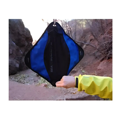 Self shutting valve with single hand operation