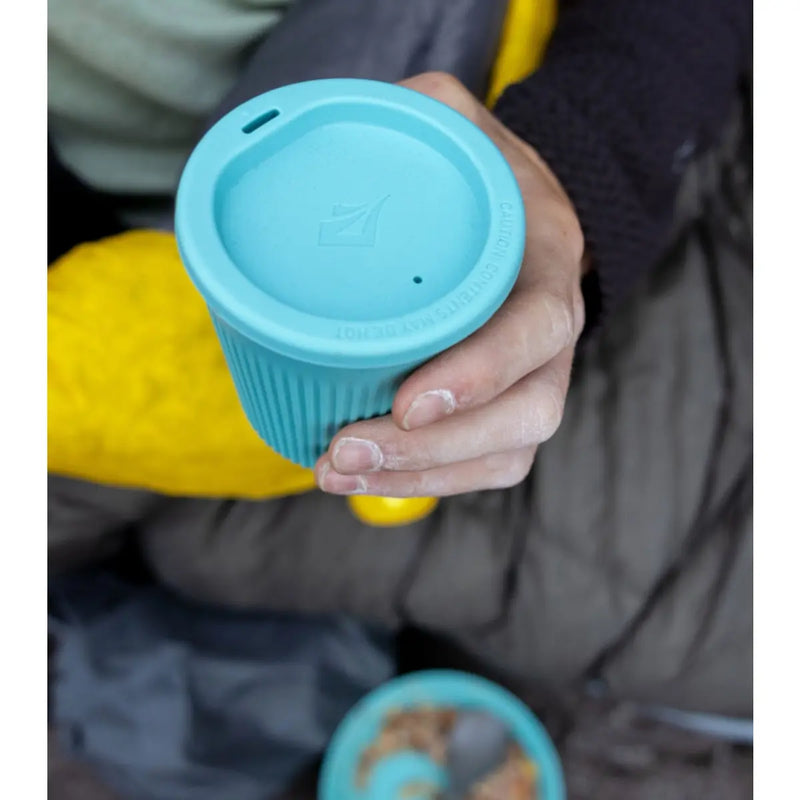 Cool-Grip sidewalls allow you to hold the bowl and cup securely, no matter how hot the contents are