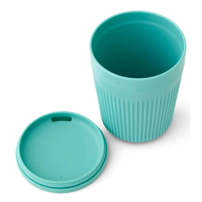 Polypropylene sipping lid on the mug fits firmly to prevent spills