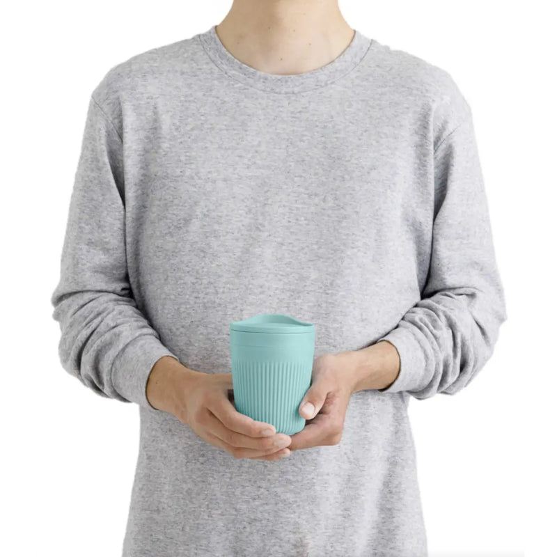 Cool-Grip sidewalls allow you to hold the cup securely, no matter how hot the contents are