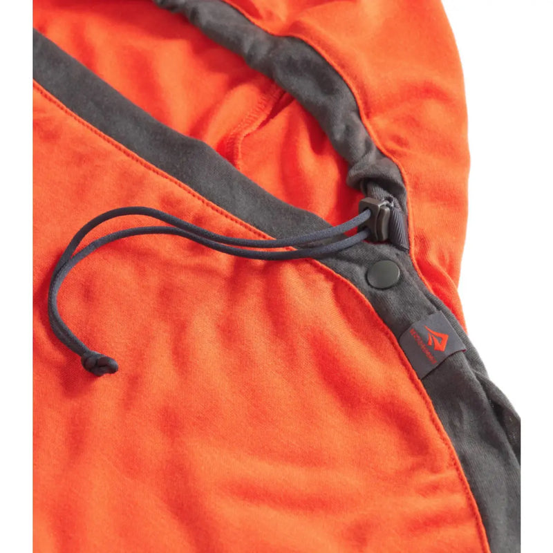 Knitted fabric provides incredible stretch and freedom of movement in this mummy-shaped liner 