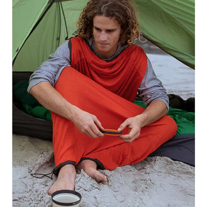 Thermolite® Pro technology using knitted, hollow-core fibres and absorbing infrared ceramic pigments to reflect your body's heat back to the wearer for enhanced warmth and comfort