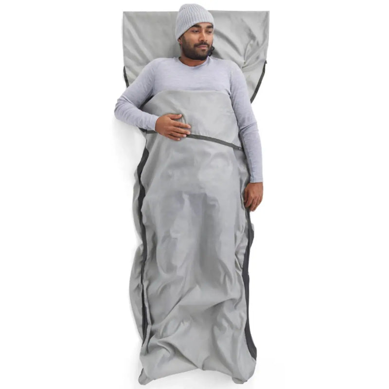 Hollow-core Thermolite® Pro fibres create a warmth-trapping layer around you, enhanced by infra red absorbing ceramic pigments