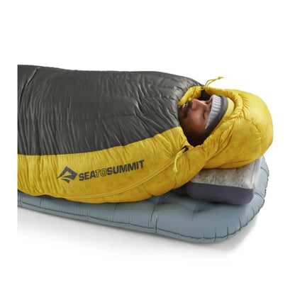 Technical hood, anatomical footbox and an ergonomic mummy shape - ultralight doesn't have to mean ultra tight