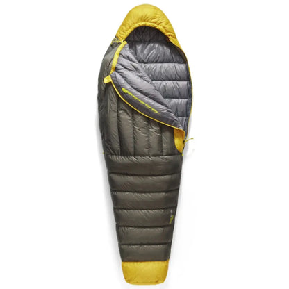Technical hood, anatomical footbox and an ergonomic mummy shape - ultralight doesn't have to mean ultra tight