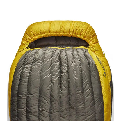 Technical hood, anatomical footbox and an ergonomic mummy shape - ultralight doesn't have to mean ultra tight