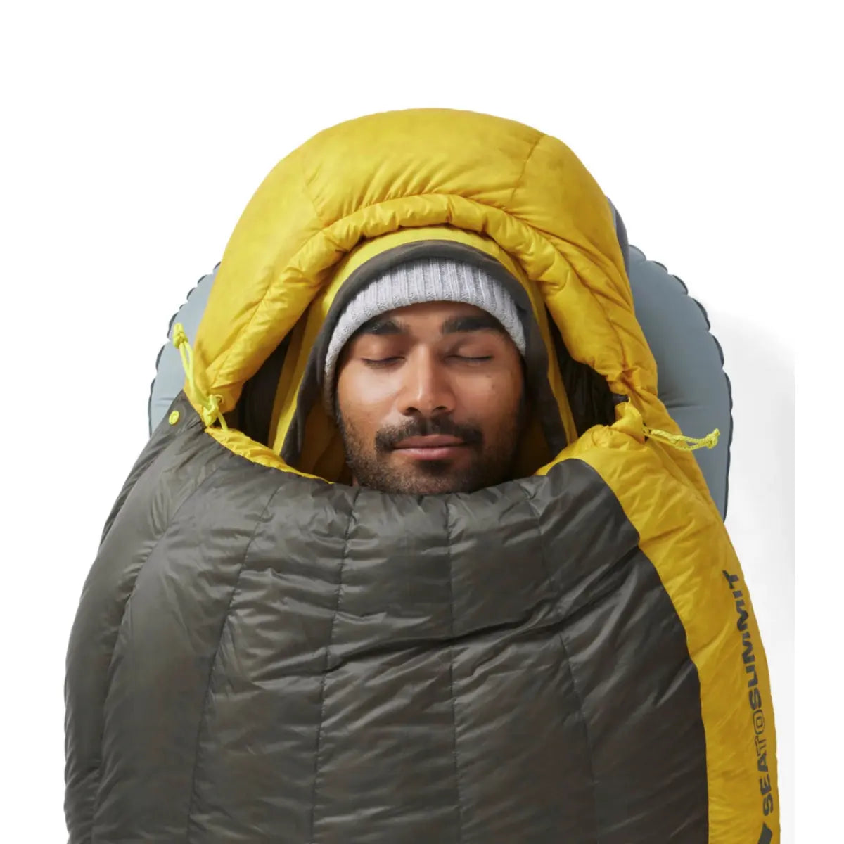 Technical hood and an ergonomic mummy shape