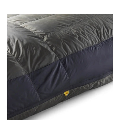 Featherweight 10D nylon shell with non-PFC DWR, and a highly breathable 10D nylon liner for enhanced comfort