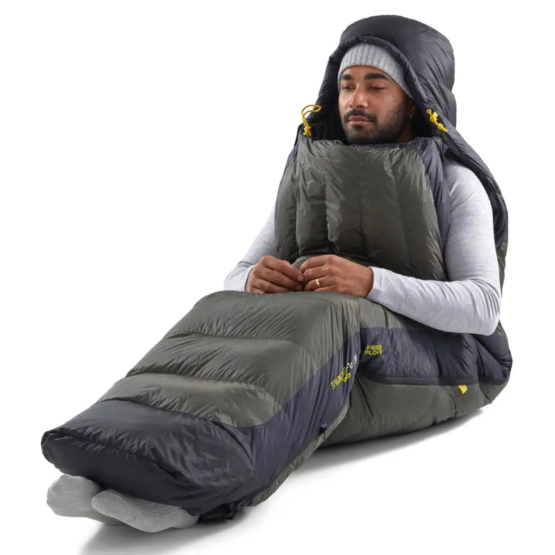 Technical hood, anatomical footbox and an ergonomic mummy shape - ultralight doesn't have to mean ultratight