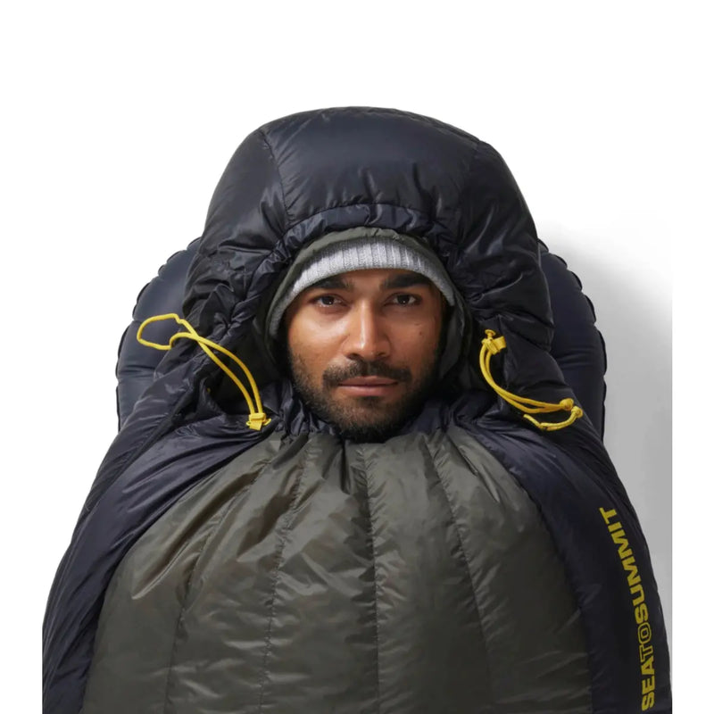 Front draft collar is fitted around the neck and oversized at the shoulders to retain warmth