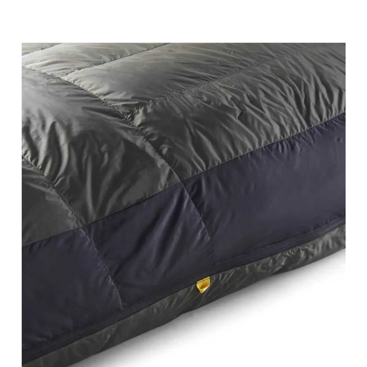 Featherweight 10D nylon shell with non-PFC DWR, and a highly breathable 10D nylon liner for enhanced comfort