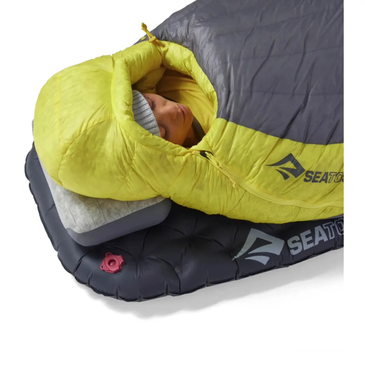 Technical hood provide excellent warmth retention