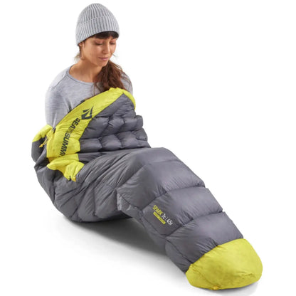 Technical hood and anatomically-shaped footbox provide excellent warmth retention without the claustrophobic feel of some ultralight bags