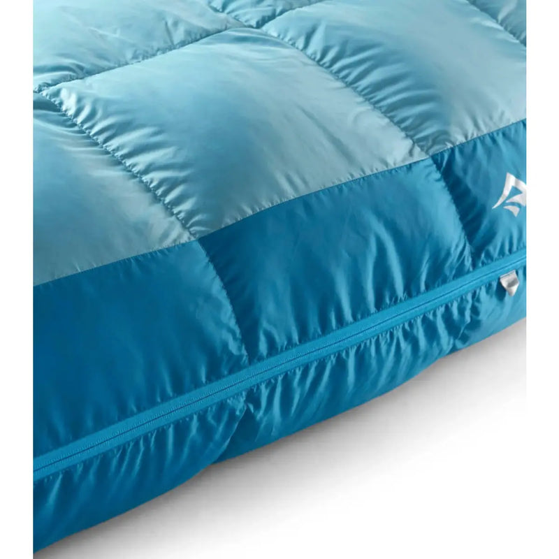 RDS-certified, 650+ fillpower duck down with a non-PFAS Ultra-Dry Down treatment to stay drier in damp conditions