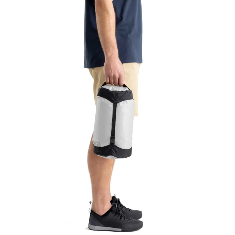 Attached tip-top lid prevents straps tangling