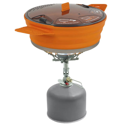 Wide aluminium base absorbs maximum heat