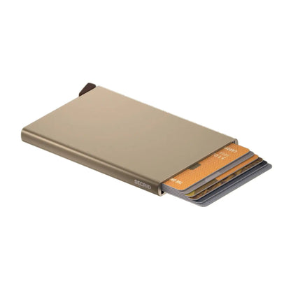 Holds 4 embossed or 6 flat cards