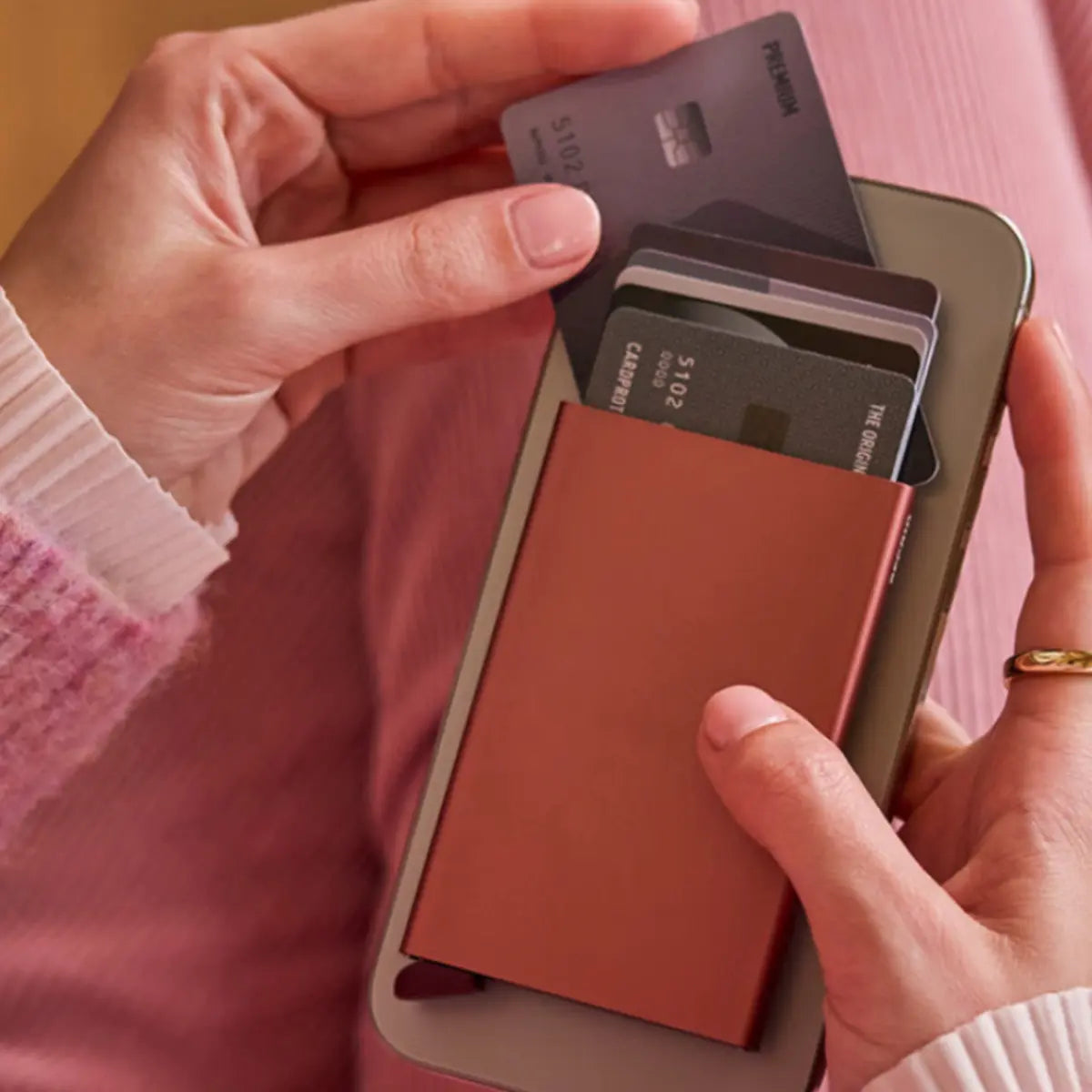 Secrid Cardprotector for Magsafe - Compact RFID Card Wallet - Rose