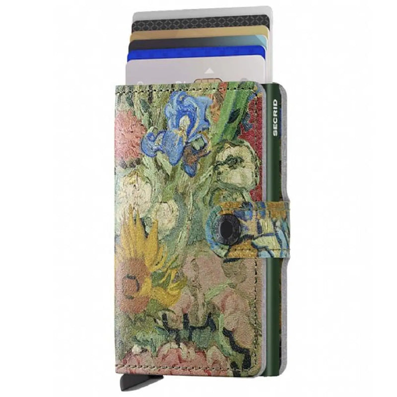 Flicking a button on the side of the Card Protector will reveal your cards in steps, so you can see all your cards at once